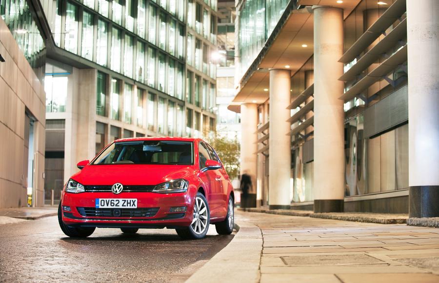  Volkswagen Golf TDi BlueMotion 2012 года  (UK) (фото 8 из 52)